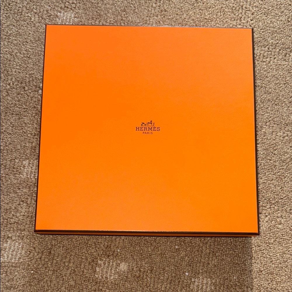 Hermès Orange gift Box for clothing medium 10.25” square box